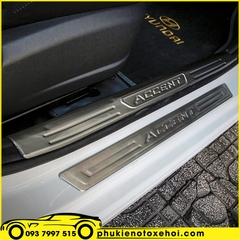 Ốp nẹp bước chân trong xe Hyundai Accent