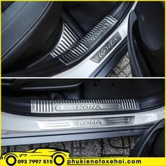 Ốp nẹp bước chân trong xe Hyundai Kona