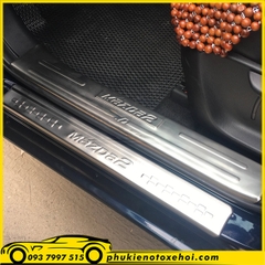 Ốp nẹp bước chân trong xe Mazda 2