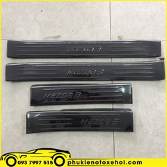 Ốp nẹp bước chân trong xe Mazda 3