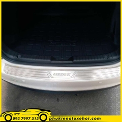 Ốp ngoài chống trầy cốp sau xe Mazda 2