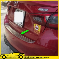 Ốp ngoài chống trầy cốp sau xe Mazda 2