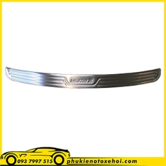 Ốp ngoài chống trầy cốp sau xe Mazda 2