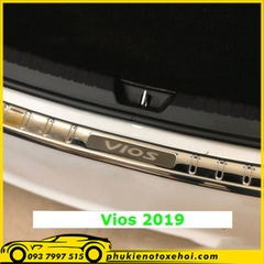 Ốp ngoài chống trầy cốp sau xe Toyota Vios