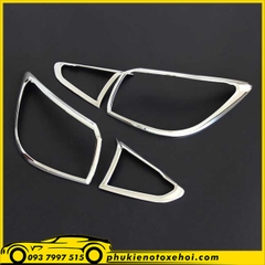 Ốp viền đèn hậu xe Mazda 2
