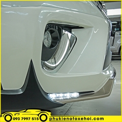 Ốp viền đèn sương mù xe Toyota Fortuner