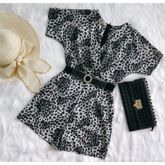 Jumpsuit ngắn cổ đắp chéo, tay liền, họa tiết da beo S&M GR0105