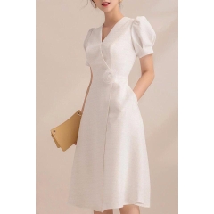 Đầm xòe đắp chéo cài hoa sang trọng MS380