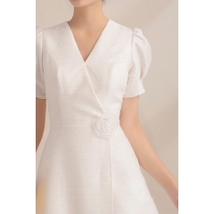 Đầm xòe đắp chéo cài hoa sang trọng MS380