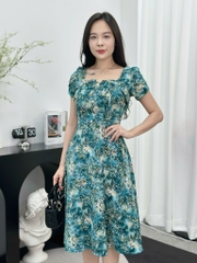 Đầm xòe họa tiết hoa nhí, cổ khoét V đính ngọc, đính nút, tay búp sen, có túi - GR0323