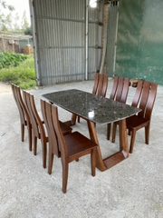 Bàn ăn gỗ