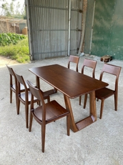 Bàn ăn gỗ