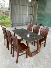 Bàn ăn gỗ