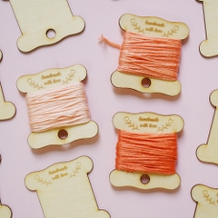 Bobbin gỗ khắc họa tiết - 1 miếng