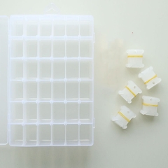Hộp nhựa + 100 suốt cuốn chỉ