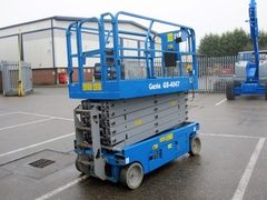 Xe nâng người cắt kéo ( Scissor Lift) 14m Genie GS 4047