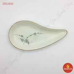 Đĩa cánh hoa men kem vẽ đào xanh