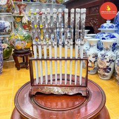 Kệ gỗ + Đũa sứ vẽ vàng 24K