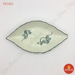 Đĩa lá gân men kem vẽ sen xanh