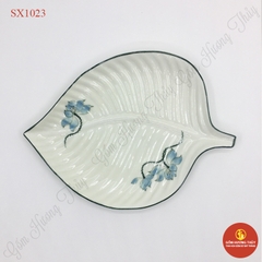 Đĩa lá trầu men kem vẽ sen xanh