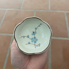 Đĩa muối hoa men kem vẽ ngò gai
