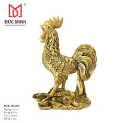 Tượng 12 con giáp Gà đứng trên đồng tiền