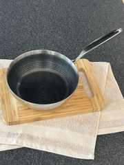 Chảo inox chống dính hoa văn nổi Tri-Ply đáy liền sâu lòng Kaiyo, size 20cm