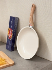 Chảo chống dính Ceramic Kakusee - size 22 cm dáng cạn, màu be