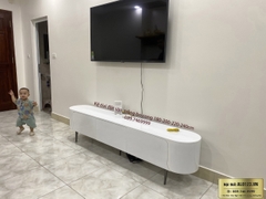 Kệ tivi  đặt sàn màu trắng bo góc hiện đại -TV210
