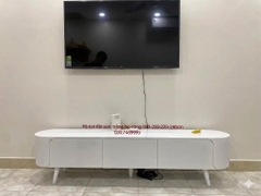 Kệ tivi  đặt sàn màu trắng bo góc hiện đại -TV210