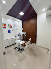CHUYỂN NHƯỢNG PHÒNG KHÁM NHA KHOA MẶT TIỀN RỘNG 5 LẦU CÓ THANG MÁY – TRANG THIẾT BỊ MỚI MÁY CT CONE BEAM
