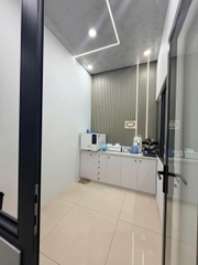 CHUYỂN NHƯỢNG PHÒNG KHÁM NHA KHOA MẶT TIỀN RỘNG 5 LẦU CÓ THANG MÁY – TRANG THIẾT BỊ MỚI MÁY CT CONE BEAM