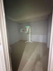 CHUYỂN NHƯỢNG PHÒNG KHÁM NHA KHOA MẶT TIỀN RỘNG 5 LẦU CÓ THANG MÁY – TRANG THIẾT BỊ MỚI MÁY CT CONE BEAM