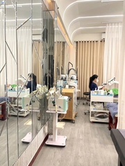 SANG GẤP PHÒNG KHÁM CHUẨN Y KHOA QUẬN 10 – FULL GIẤY PHÉP, NHÂN SỰ – GIÁ 1.4 TỶ (BAO GỒM TẤT CẢ CỌC)