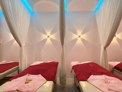 ĐI NƯỚC NGOÀI LÀM VIỆC - CẦN SANG SPA CAO CẤP QUẬN 01 CHỈ 1,5 TỶ BAO CỌC
