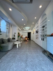 SANG NHƯỢNG SPA NHỎ XINH - MẶT TIỀN ĐƯỜNG LỚN QUẬN 3