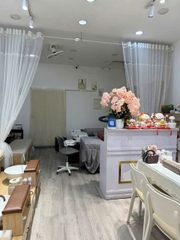 SANG NHƯỢNG TIỆM NAILS - MẶT TIỀN QUẬN 1