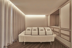 SANG NHƯỢNG PHÒNG KHÁM THẨM MỸ LUXURY