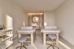 SANG NHƯỢNG PHÒNG KHÁM THẨM MỸ LUXURY