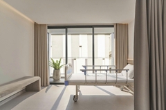 SANG NHƯỢNG PHÒNG KHÁM THẨM MỸ LUXURY