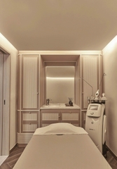 SANG NHƯỢNG PHÒNG KHÁM THẨM MỸ LUXURY