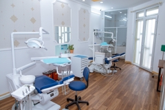 SANG NHƯỢNG PHÒNG KHÁM NHA KHOA CAO CẤP MẶT TIỀN [QUẬN 01] CHỈ 750 TRIỆU BAO CỌC