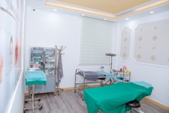 SANG NHƯỢNG PHÒNG KHÁM NHA KHOA CAO CẤP MẶT TIỀN [QUẬN 01] CHỈ 750 TRIỆU BAO CỌC