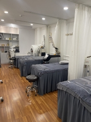 ĐỊNH CƯ NƯỚC NGOÀI - SANG GẤP SPA MẶT TIỀN ĐƯỜNG LỚN [QUẬN 01] CHỈ VỚI 290 TRIỆU BAO CỌC