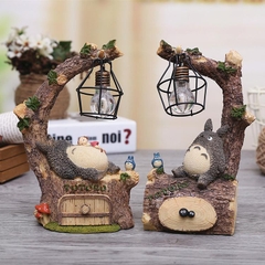 ĐÈN BÀN TOTORO NGỒI GỐC CÂY TO