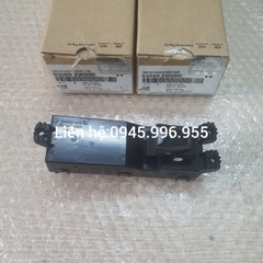 Công tắc nên xuống kính đơn Hyundai Santafe 2013-2017 935802W000