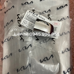 Núm tay mở cửa vế phải Kia Soluto 826622X010