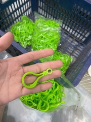 Set 10 móc khóa nhựa xanh