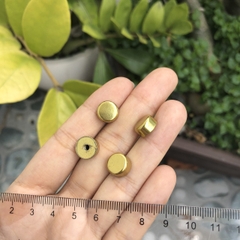 Đế ốc 10mm màu vàng cổ 28k/ bộ 4 cái