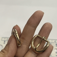 Khóa kim dập chữ C bầu 1.8cm (lọt lòng)